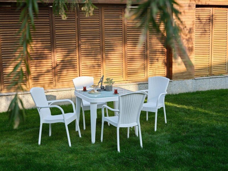 Vale Square Table Set